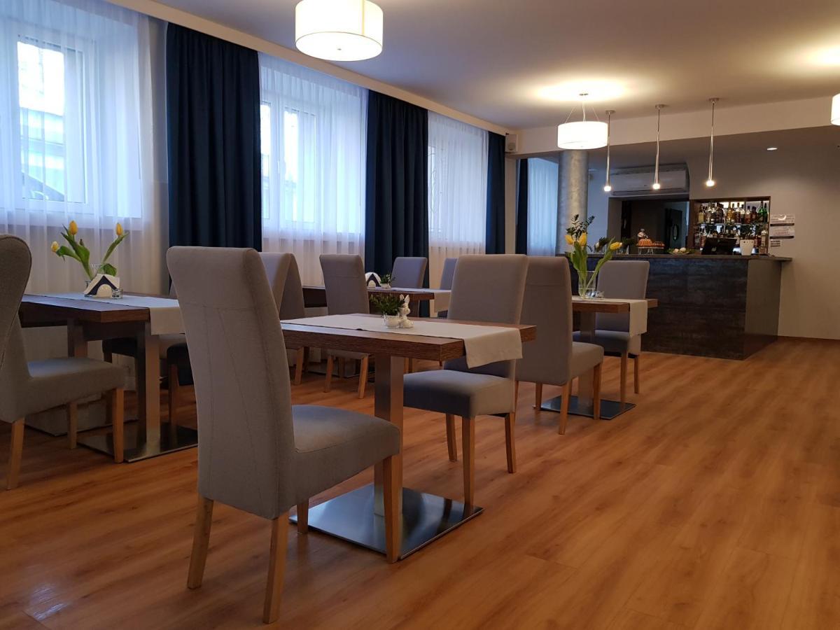 Brojan Hotell Jaworzno Exteriör bild