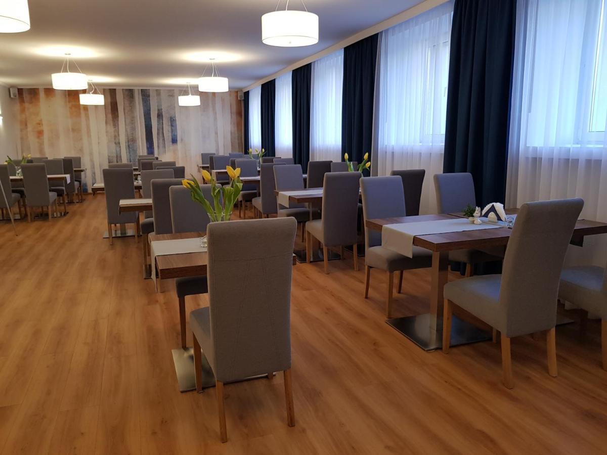Brojan Hotell Jaworzno Exteriör bild