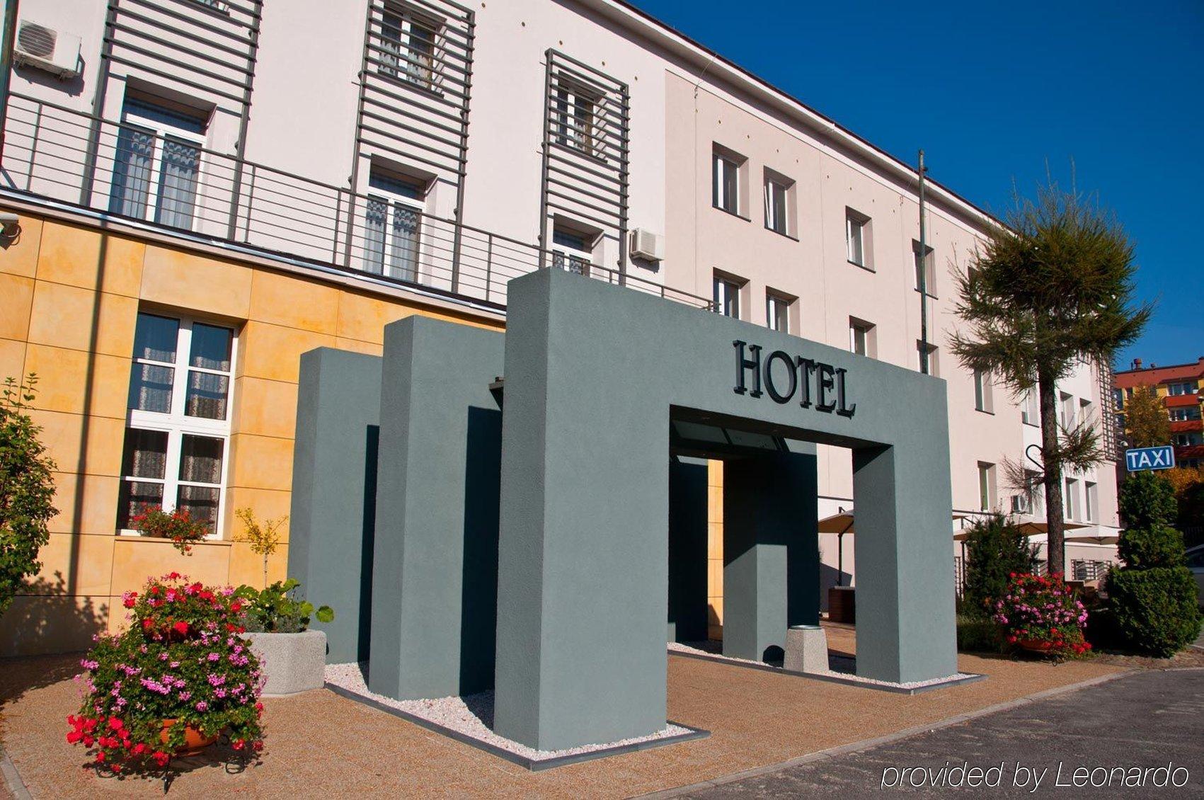Brojan Hotell Jaworzno Exteriör bild